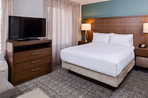 Staybridge Suites Indianapolis Downtown - Convention Center by IHG, Room
