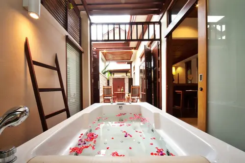 The Sarann, Room