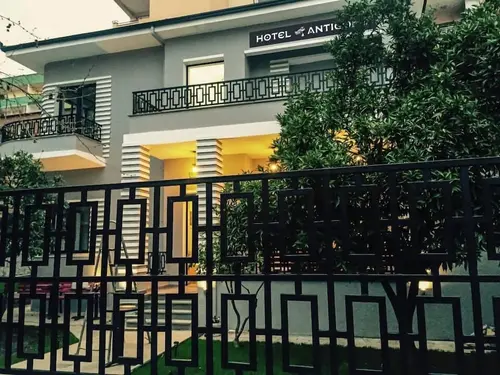 Hotel Antigone, Primary image