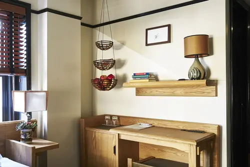 Freehand New York, Room