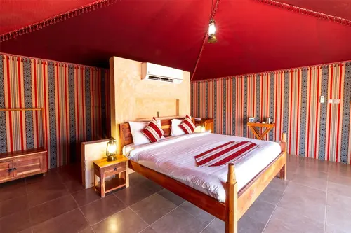 Thousand Nights Camp, Room