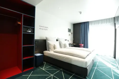 sander Hotel, Room
