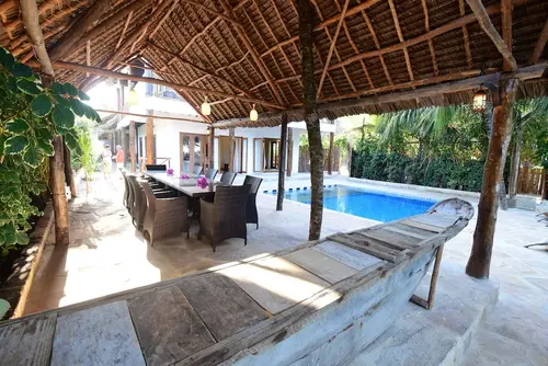 Tamani Villas, Interior entrance