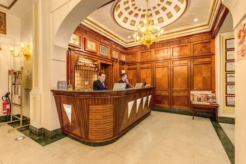 Augusta Lucilla Palace, Reception