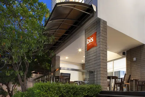 ibis Bangkok Sathorn, Exterior