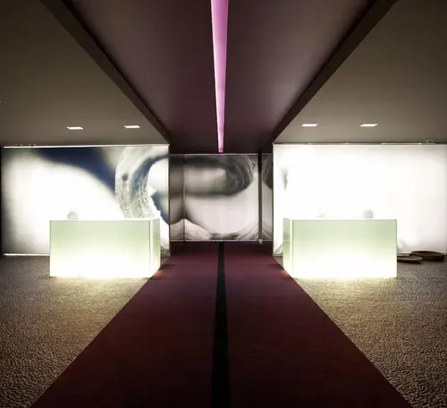 The Vine, Lobby