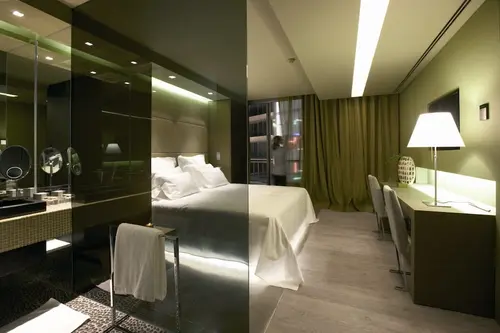 The Vine, Room