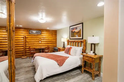 Pioneer Lodge, Room
