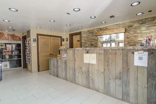 Pioneer Lodge, Reception