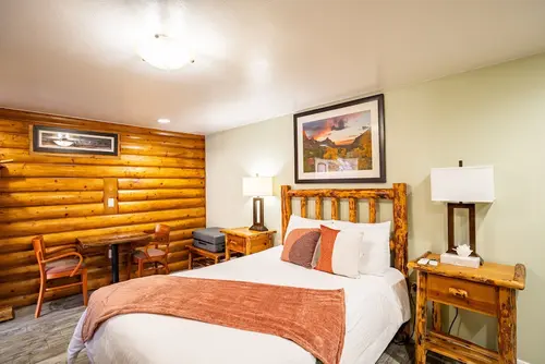 Pioneer Lodge, Room