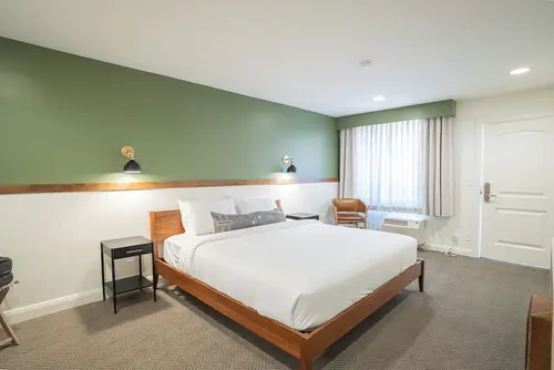 Pioneer Lodge, Room