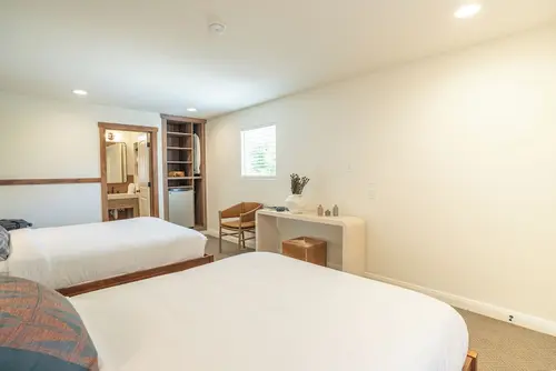 Pioneer Lodge, Room