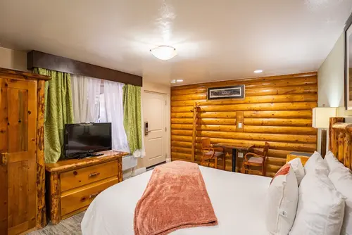 Pioneer Lodge, Room