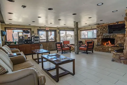 Pioneer Lodge, Lobby sitting area