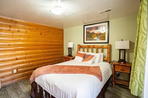 Pioneer Lodge, Room