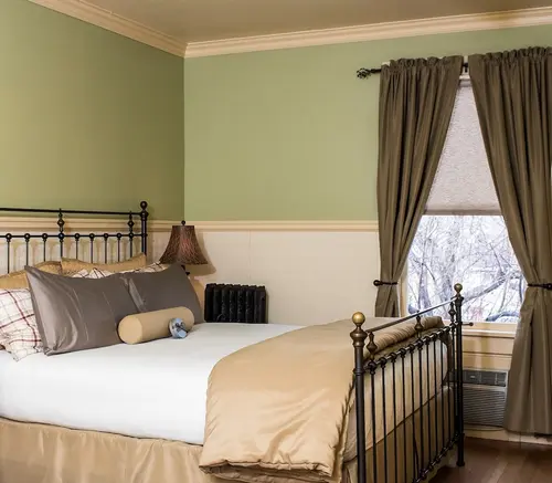 Chamberlin Inn Cody, Room