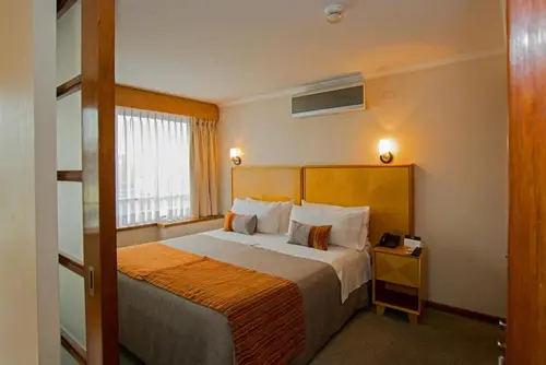 RQ Santiago, Room