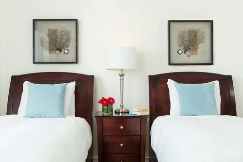 West Bay Club, Room