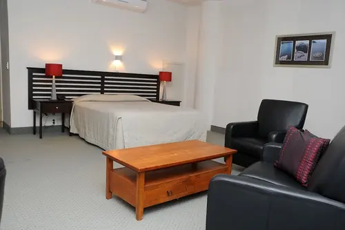 Emerald Hotel, Room
