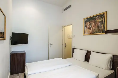 Assenzio, Room