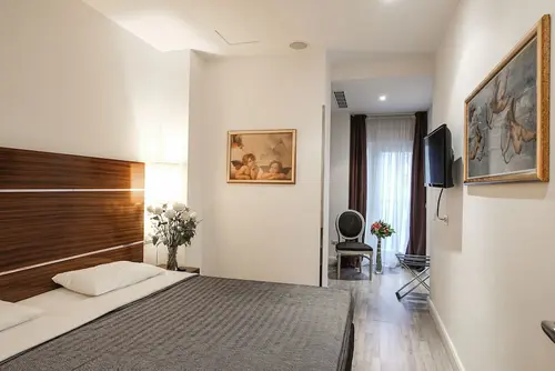 Assenzio, Room