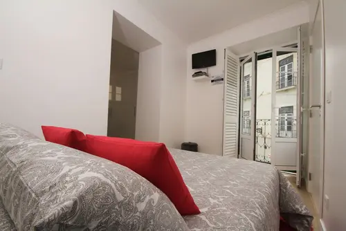 Alfama Right Point, Room