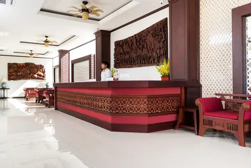 Manorom Chateau Hotel, 