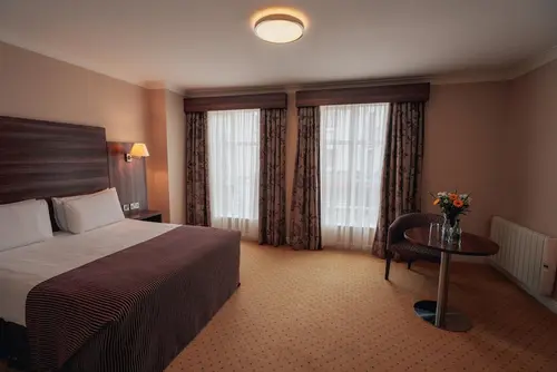 Dillons Hotel, Room