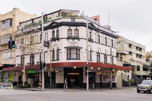 The Strand Hotel, Front of property