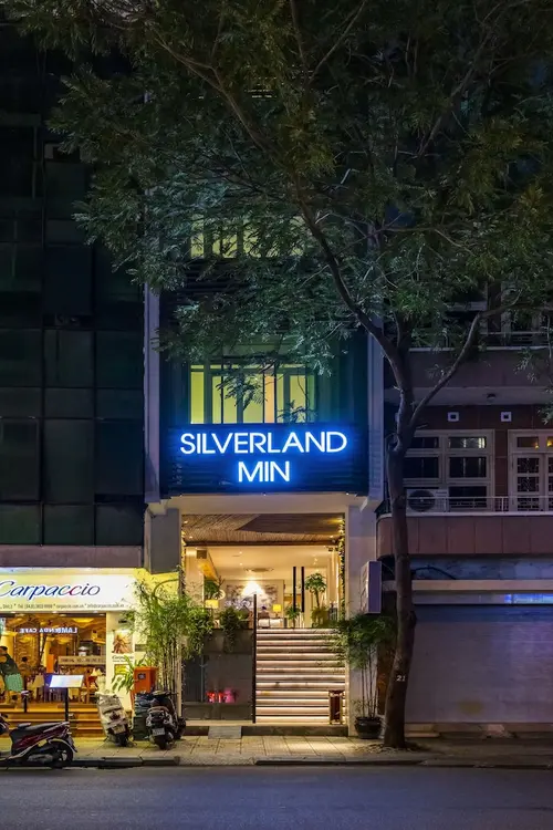 Silverland Min Hotel, Front of property