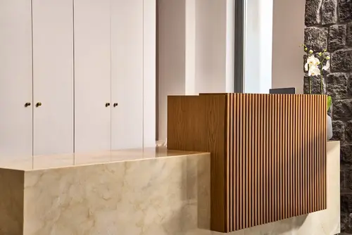 Alleys All-Suite Hotel & Spa, Reception