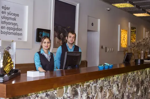 Han Hotel, Reception