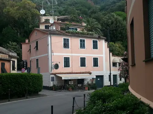 Hotel Argentina, Exterior
