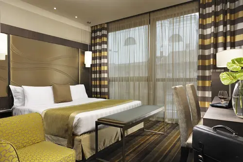 Uptown Palace, Room