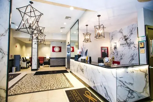 Pointe Plaza Hotel, Interior entrance