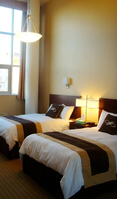 Pointe Plaza Hotel, Room