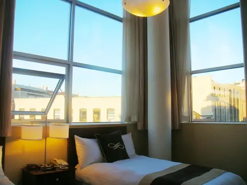 Pointe Plaza Hotel, Room