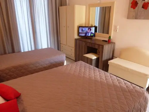 Oasis Hotel, Room