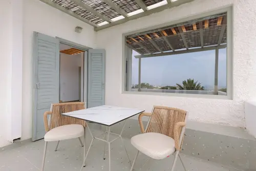 Pnoi Hotel, Balcony