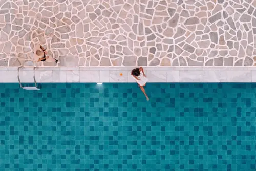 Pnoi Hotel, Primary image