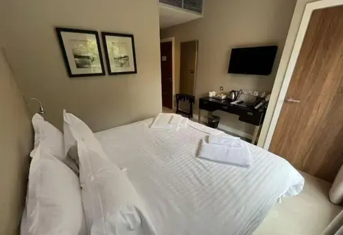 The Llawnroc, Room