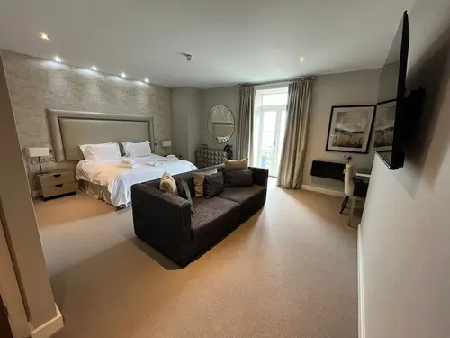 The Llawnroc, Room