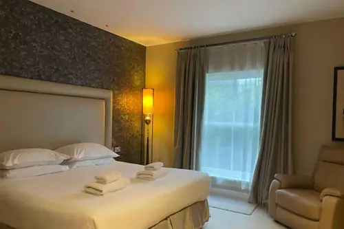 The Llawnroc, Room