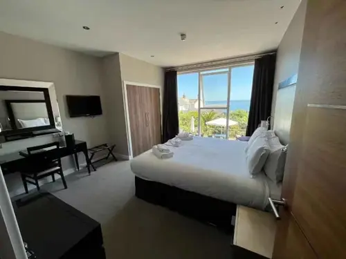 The Llawnroc, Room