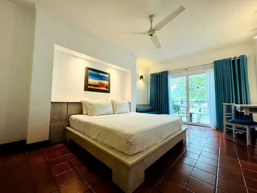The Palms, Room