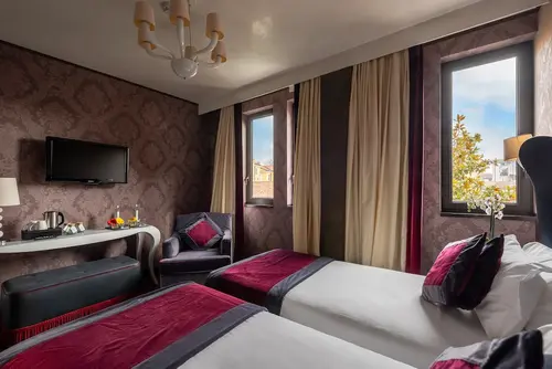 Carnival Palace Hotel, Room