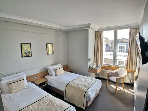 Lancaster Hall Hotel, Room