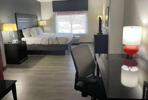 La Quinta Inn & Suites by Wyndham Tulsa Midtown, Room