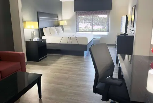 La Quinta Inn & Suites by Wyndham Tulsa Midtown, Room