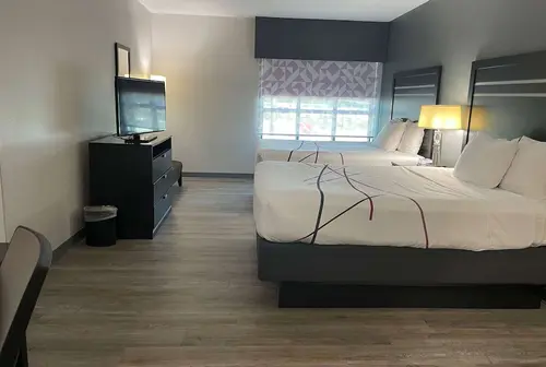 La Quinta Inn & Suites by Wyndham Tulsa Midtown, Room